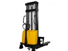 HALF ELECTRIC STACKER
